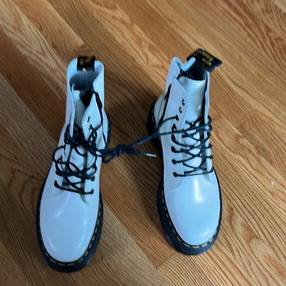 SALE NWT Dr Martens Jadon Smooth Leather Platform Boots White Size 8